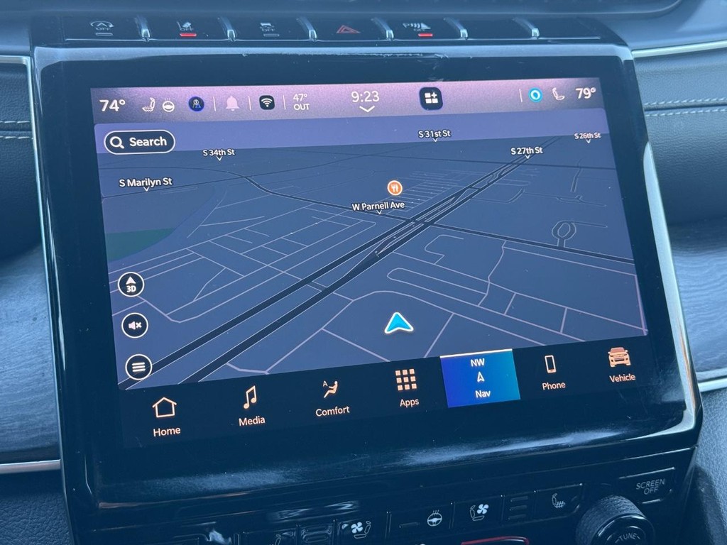 Jeep Grand Cherokee L Vehicle Full-screen Gallery Image 20