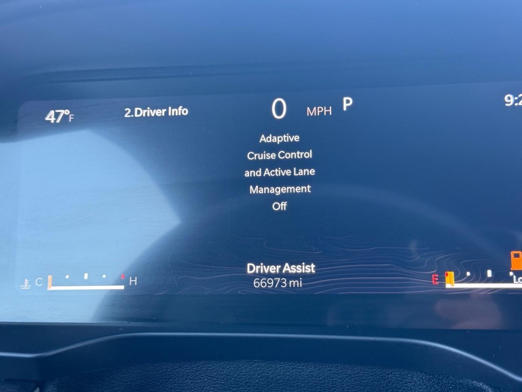 Jeep Grand Cherokee L Vehicle Full-screen Gallery Image 26