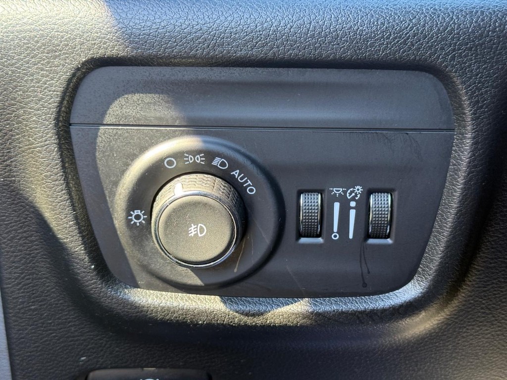 Jeep Grand Cherokee L Vehicle Full-screen Gallery Image 27