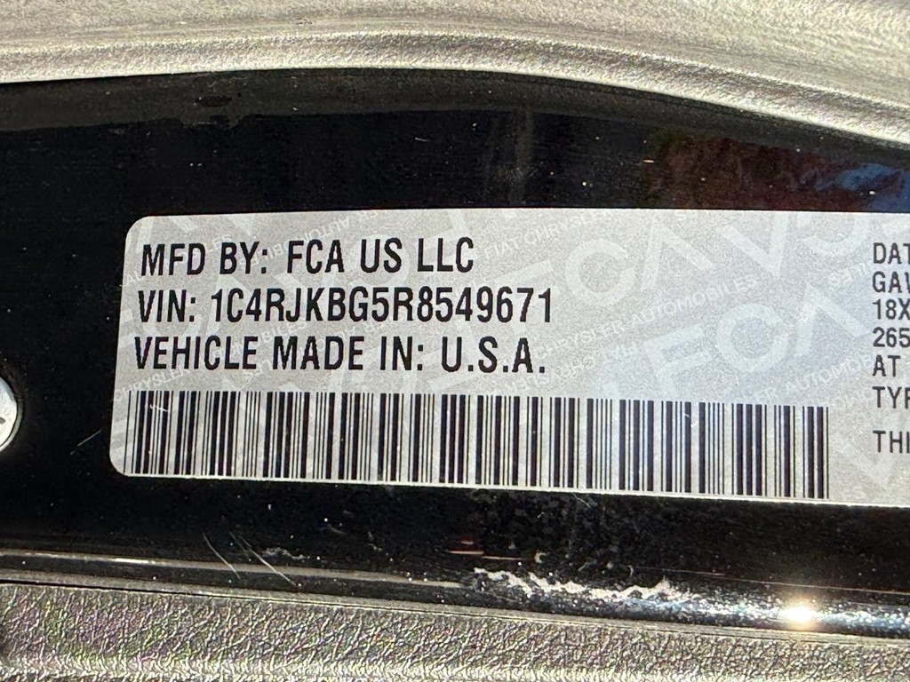 Jeep Grand Cherokee L Vehicle Full-screen Gallery Image 30