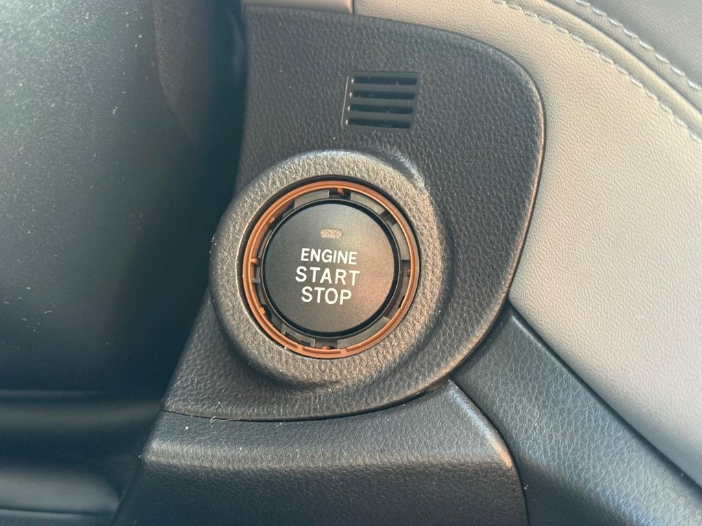 Subaru Outback Vehicle Full-screen Gallery Image 16