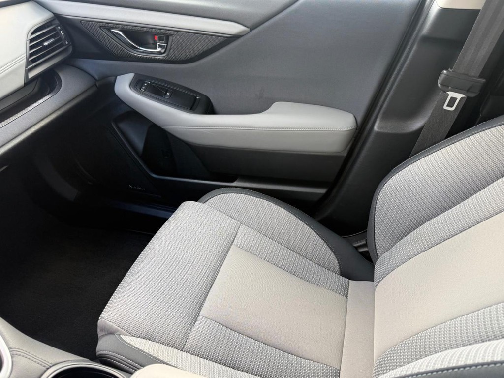 Subaru Outback Vehicle Full-screen Gallery Image 21