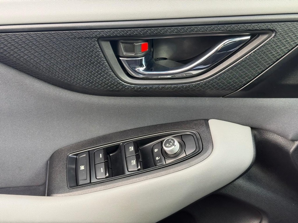 Subaru Outback Vehicle Full-screen Gallery Image 24