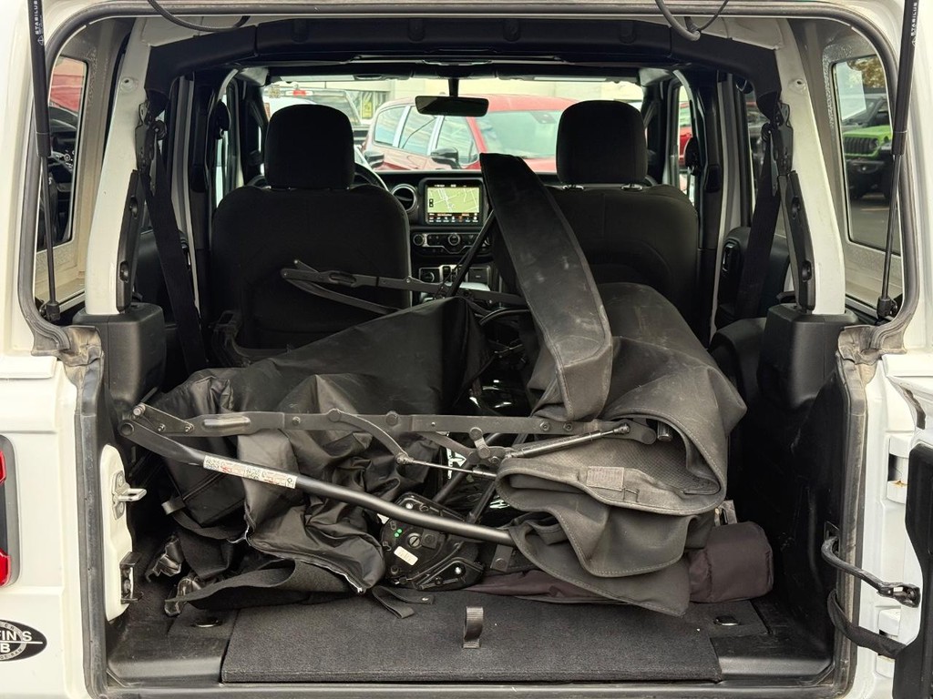 Jeep Wrangler Vehicle Full-screen Gallery Image 07