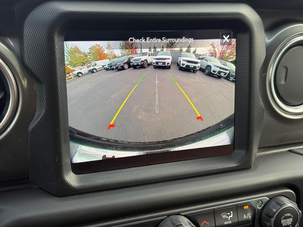 Jeep Wrangler Vehicle Full-screen Gallery Image 18