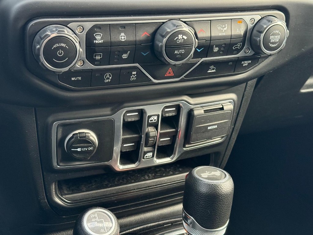 Jeep Wrangler Vehicle Full-screen Gallery Image 19