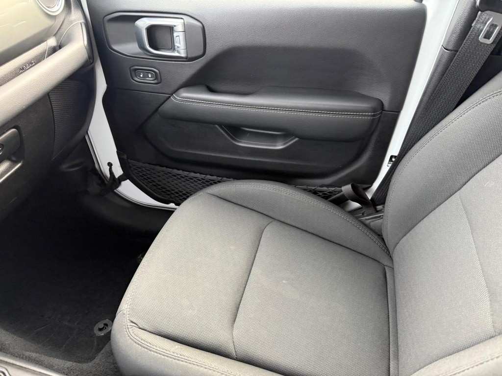 Jeep Wrangler Vehicle Full-screen Gallery Image 21