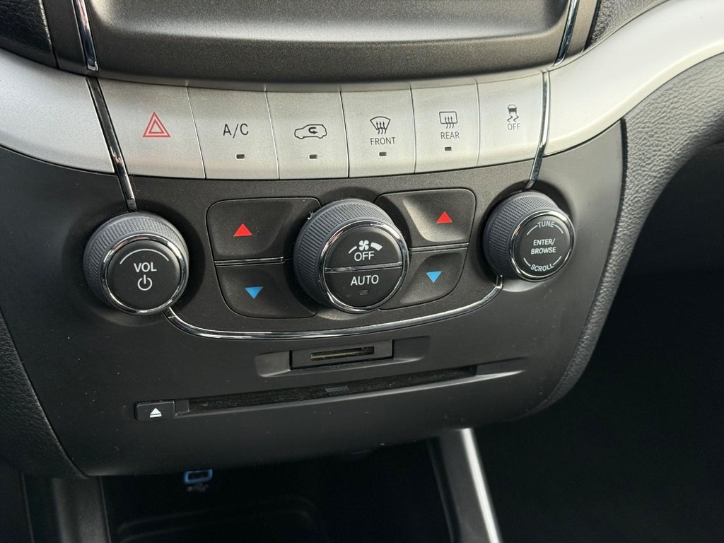 Dodge Journey Vehicle Full-screen Gallery Image 21