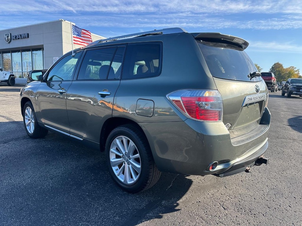 Toyota Highlander Hybrid Vehicle Full-screen Gallery Image 06