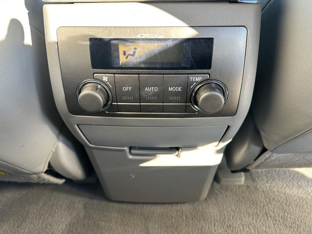 Toyota Highlander Hybrid Vehicle Full-screen Gallery Image 12