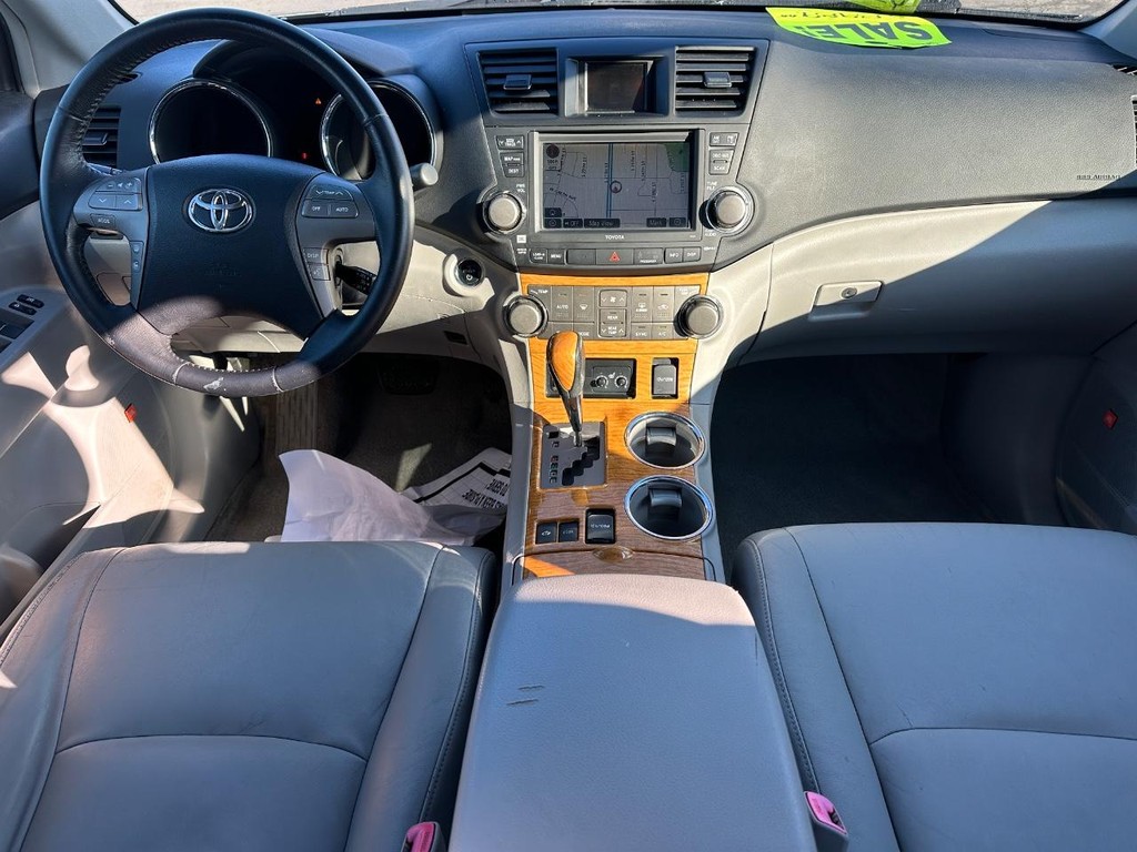 Toyota Highlander Hybrid Vehicle Full-screen Gallery Image 13