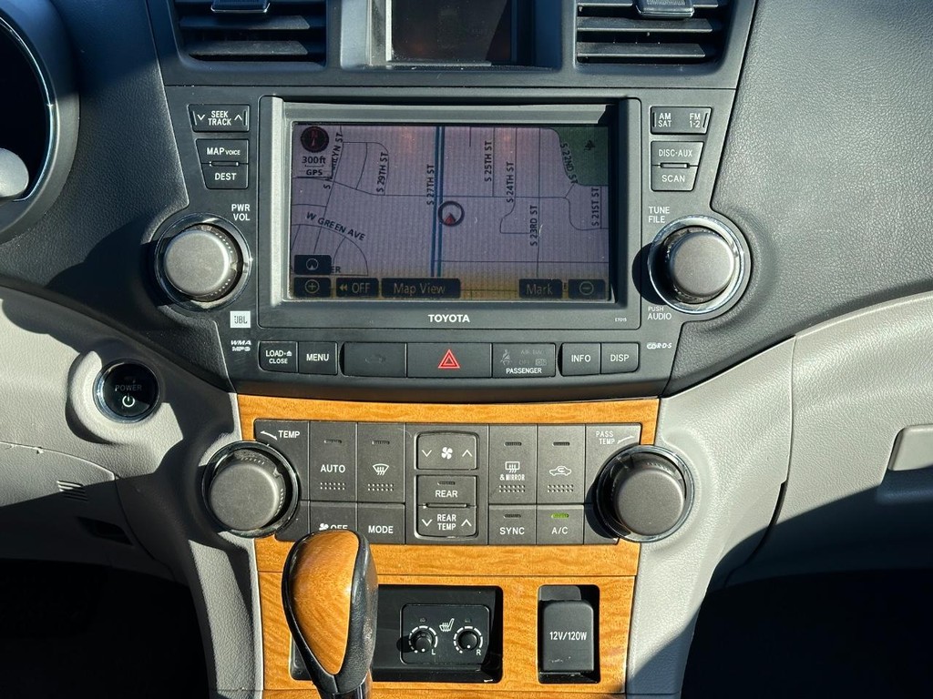 Toyota Highlander Hybrid Vehicle Full-screen Gallery Image 15