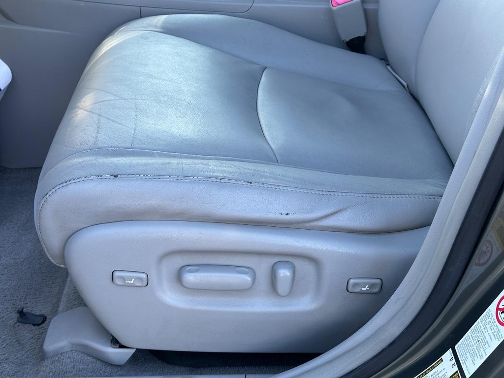 Toyota Highlander Hybrid Vehicle Full-screen Gallery Image 19