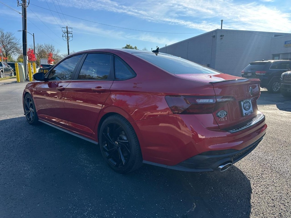 Volkswagen Jetta GLI Vehicle Full-screen Gallery Image 06