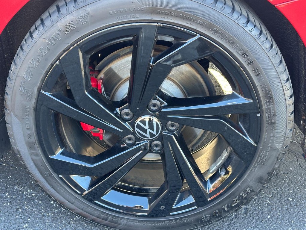 Volkswagen Jetta GLI Vehicle Full-screen Gallery Image 07