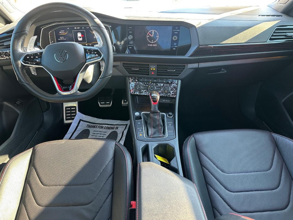 Volkswagen Jetta GLI Vehicle Full-screen Gallery Image 12