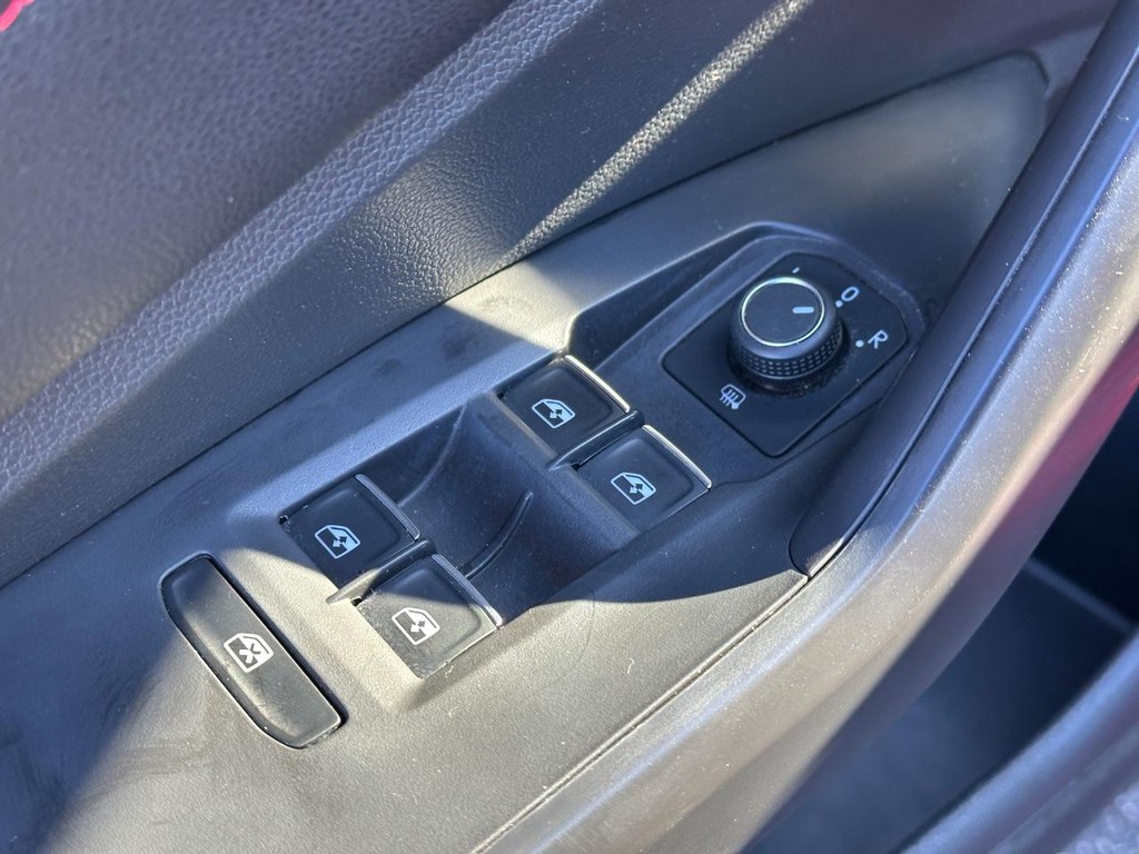 Volkswagen Jetta GLI Vehicle Full-screen Gallery Image 17