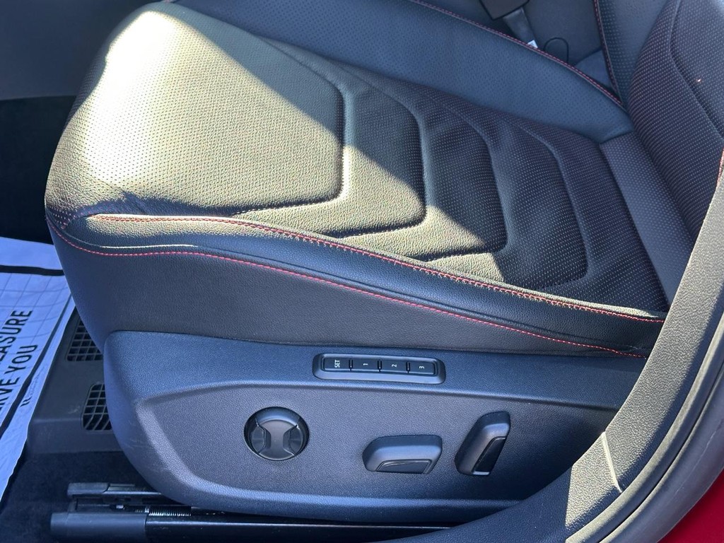 Volkswagen Jetta GLI Vehicle Full-screen Gallery Image 18