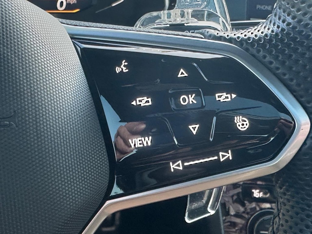 Volkswagen Jetta GLI Vehicle Full-screen Gallery Image 20