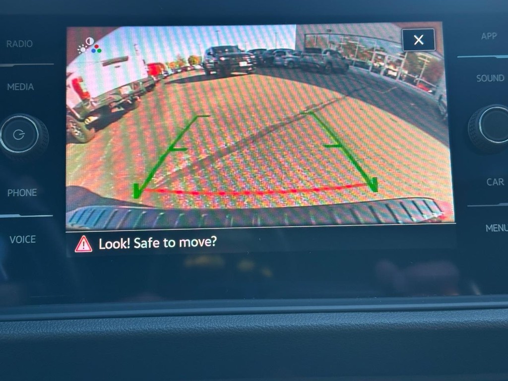 Volkswagen Jetta GLI Vehicle Full-screen Gallery Image 22