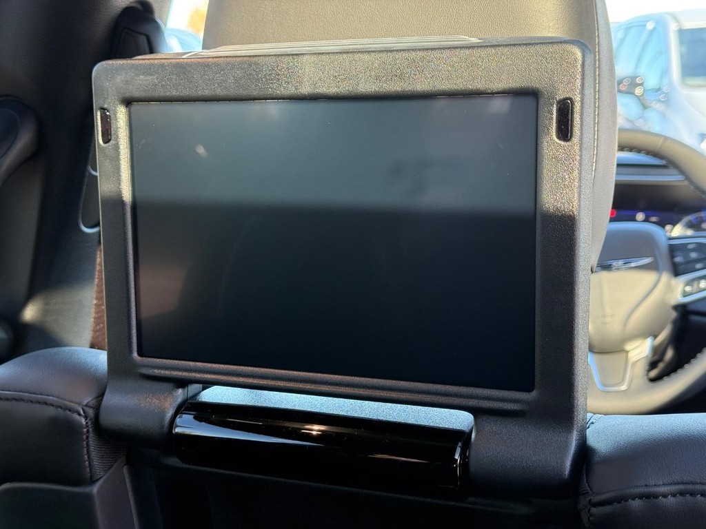 Chrysler Pacifica Vehicle Full-screen Gallery Image 10