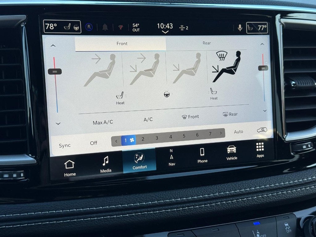 Chrysler Pacifica Vehicle Full-screen Gallery Image 17