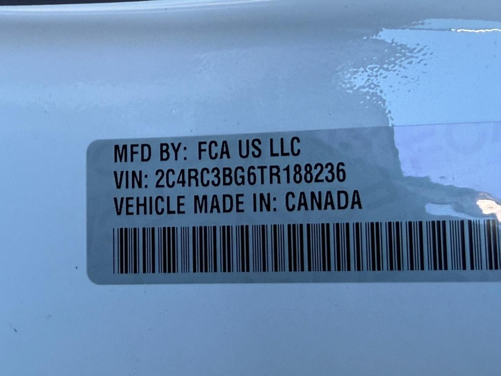 Chrysler Pacifica Vehicle Full-screen Gallery Image 26