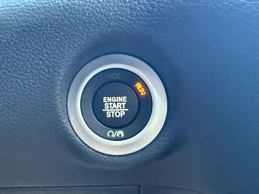 Chrysler Pacifica Vehicle Full-screen Gallery Image 18