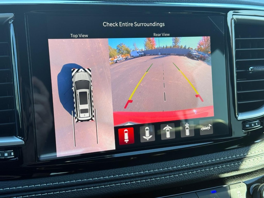 Chrysler Pacifica Vehicle Full-screen Gallery Image 21