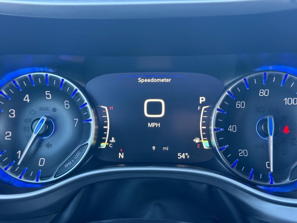 Chrysler Pacifica Vehicle Full-screen Gallery Image 26