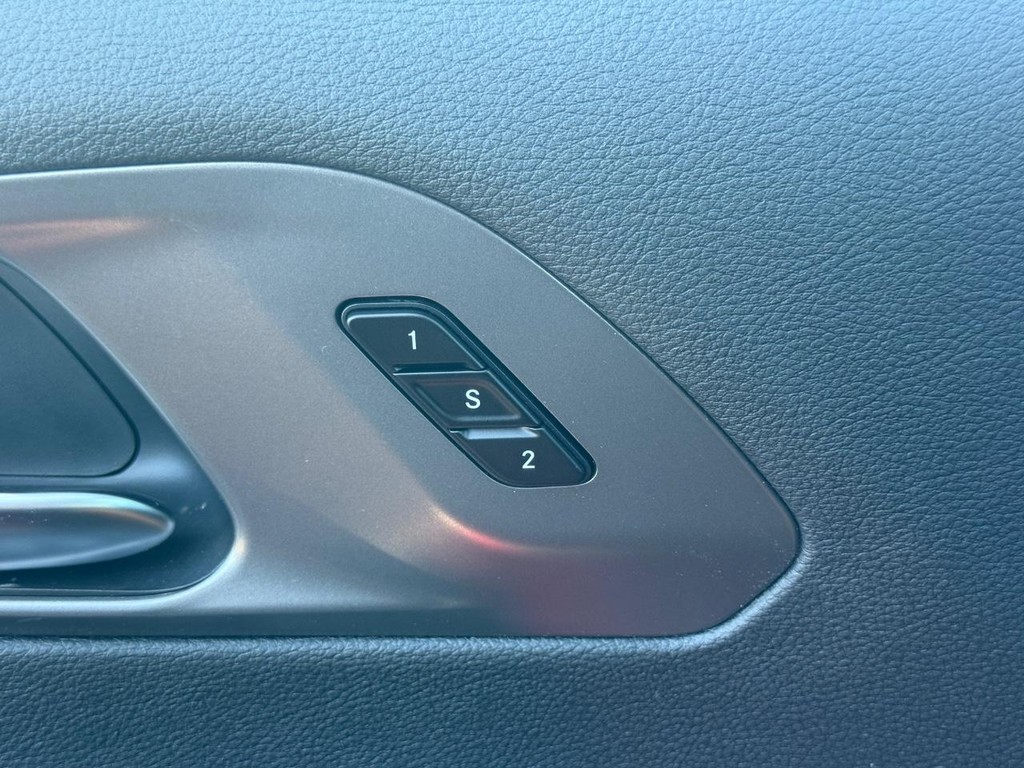 Chrysler Pacifica Vehicle Full-screen Gallery Image 28