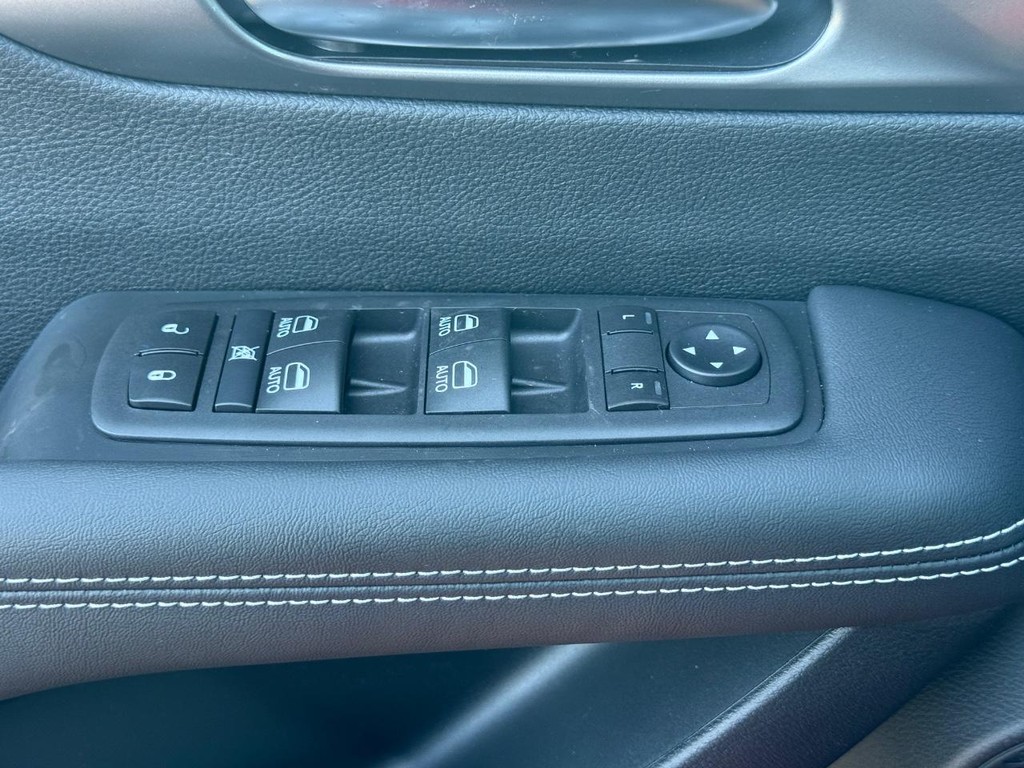 Chrysler Pacifica Vehicle Full-screen Gallery Image 29