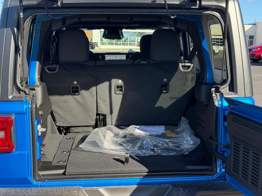 2026 Jeep Wrangler 4-Door Willys - Photo 7
