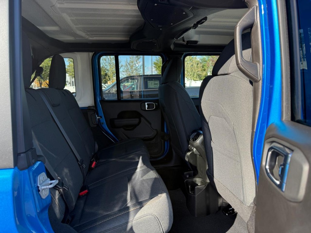 2026 Jeep Wrangler 4-Door Willys - Photo 11