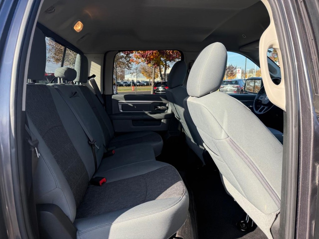 Ram 1500 Vehicle Full-screen Gallery Image 11