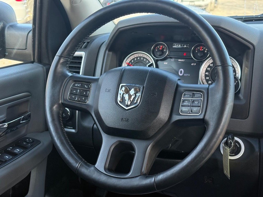 Ram 1500 Vehicle Full-screen Gallery Image 13