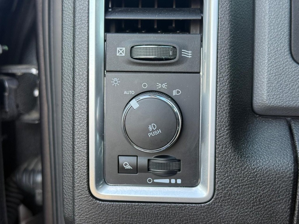 Ram 1500 Vehicle Full-screen Gallery Image 23