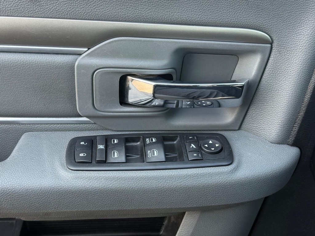 Ram 1500 Vehicle Full-screen Gallery Image 24