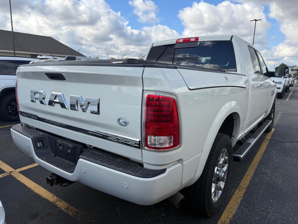 Ram 3500 Vehicle Full-screen Gallery Image 02