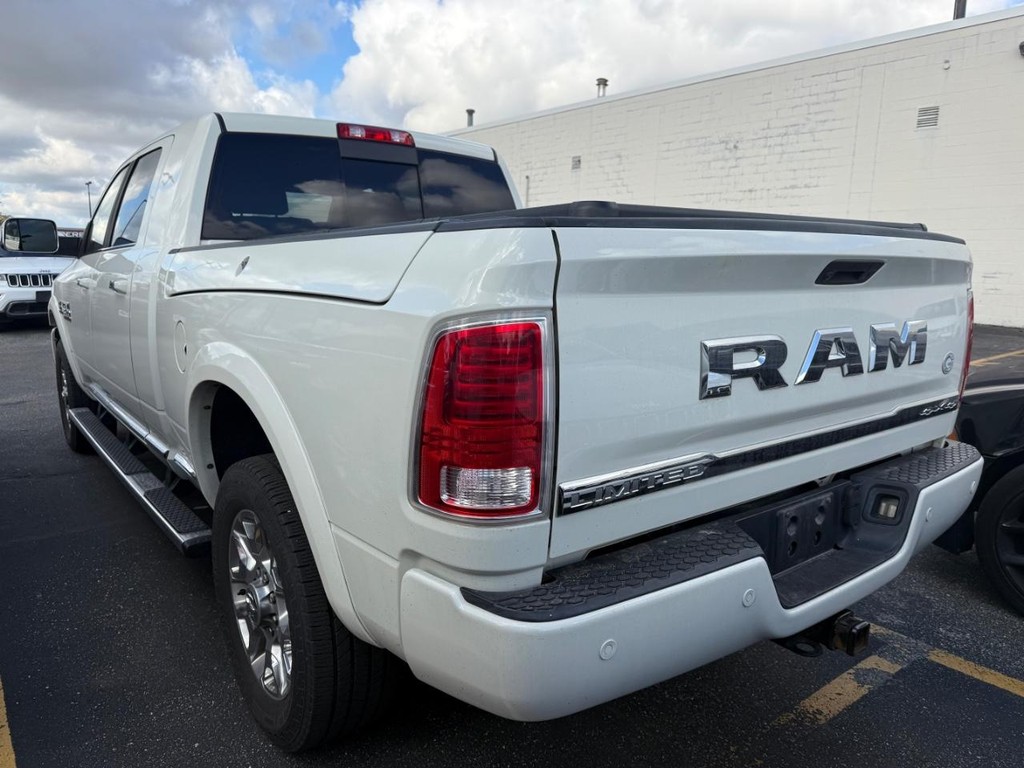 Ram 3500 Vehicle Full-screen Gallery Image 03