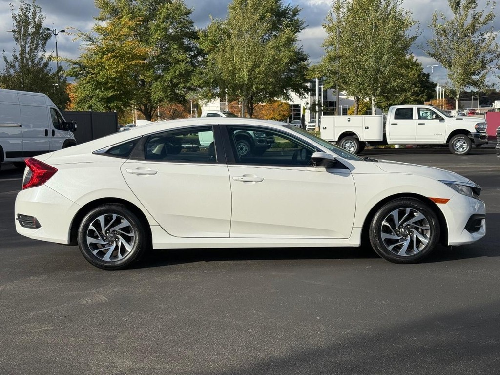 Honda Civic Sedan Vehicle Full-screen Gallery Image 03