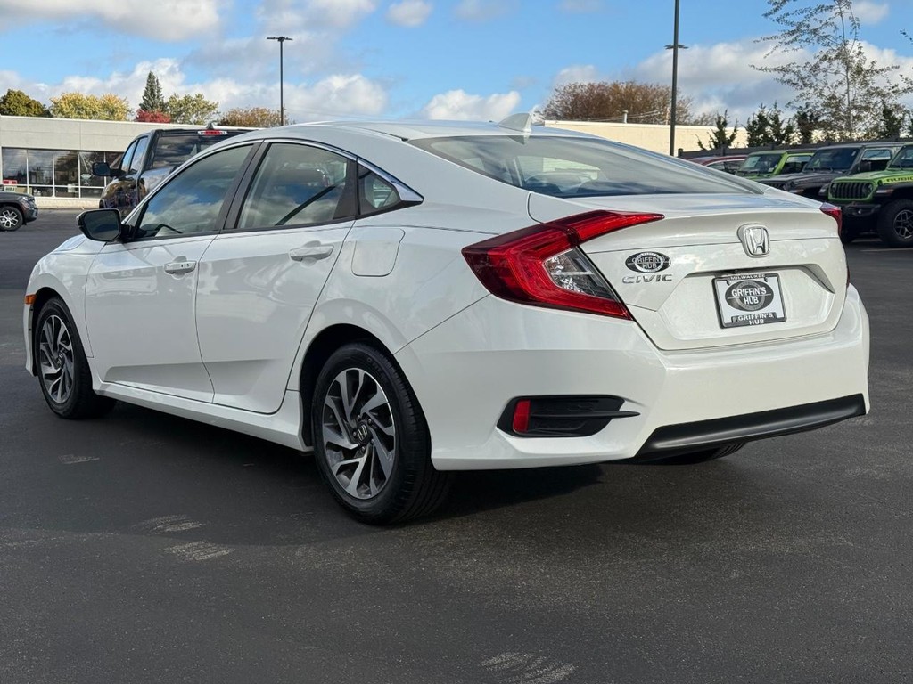 Honda Civic Sedan Vehicle Full-screen Gallery Image 06