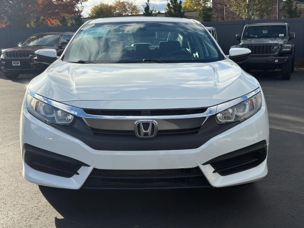 Honda Civic Sedan Vehicle Full-screen Gallery Image 10