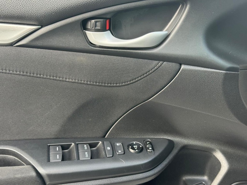 Honda Civic Sedan Vehicle Full-screen Gallery Image 24