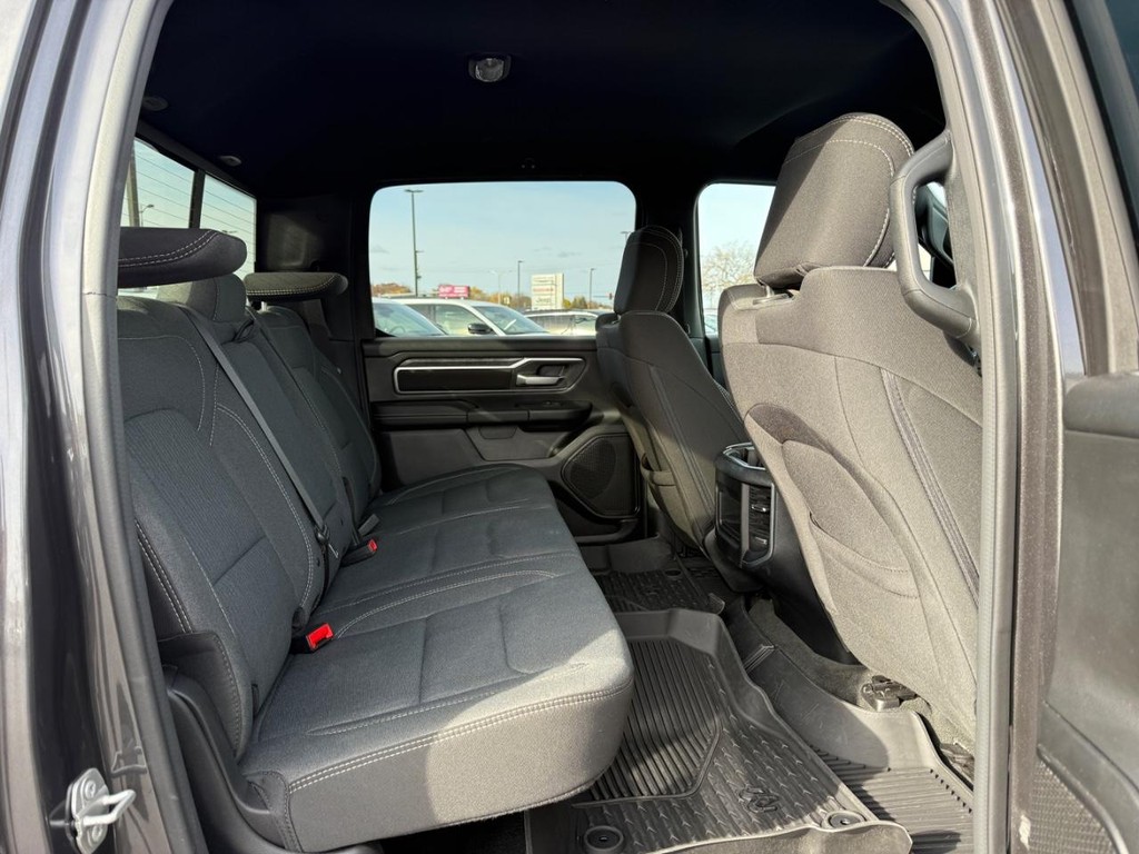 Ram 1500 Vehicle Full-screen Gallery Image 11