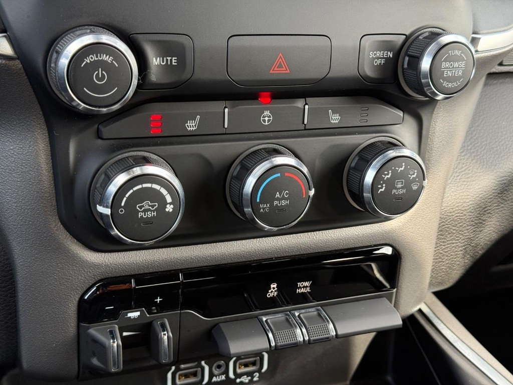 Ram 1500 Vehicle Full-screen Gallery Image 20