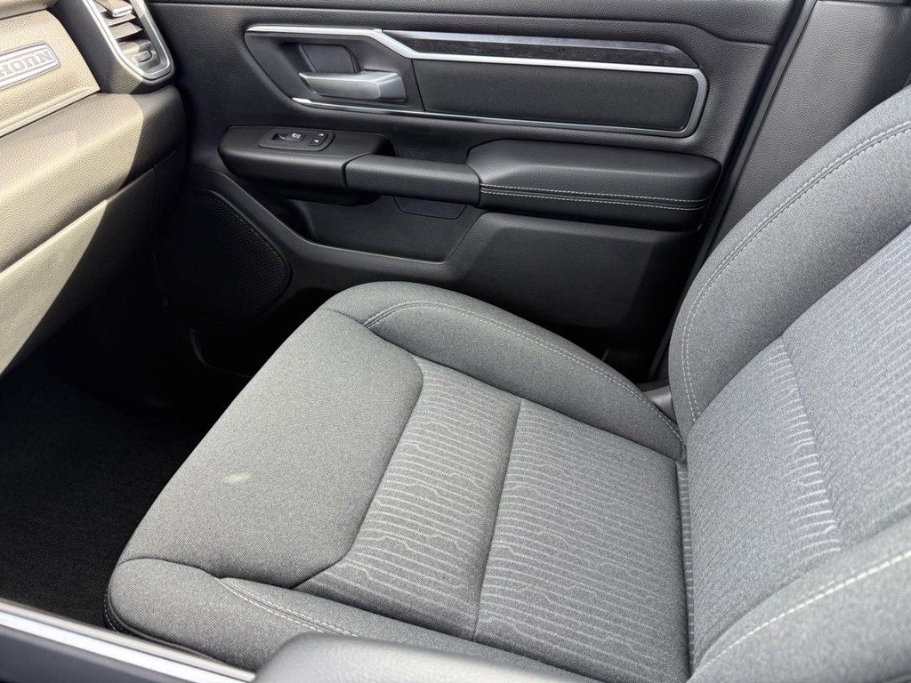 Ram 1500 Vehicle Full-screen Gallery Image 22