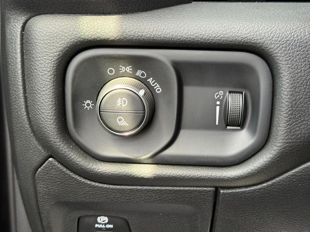 Ram 1500 Vehicle Full-screen Gallery Image 24