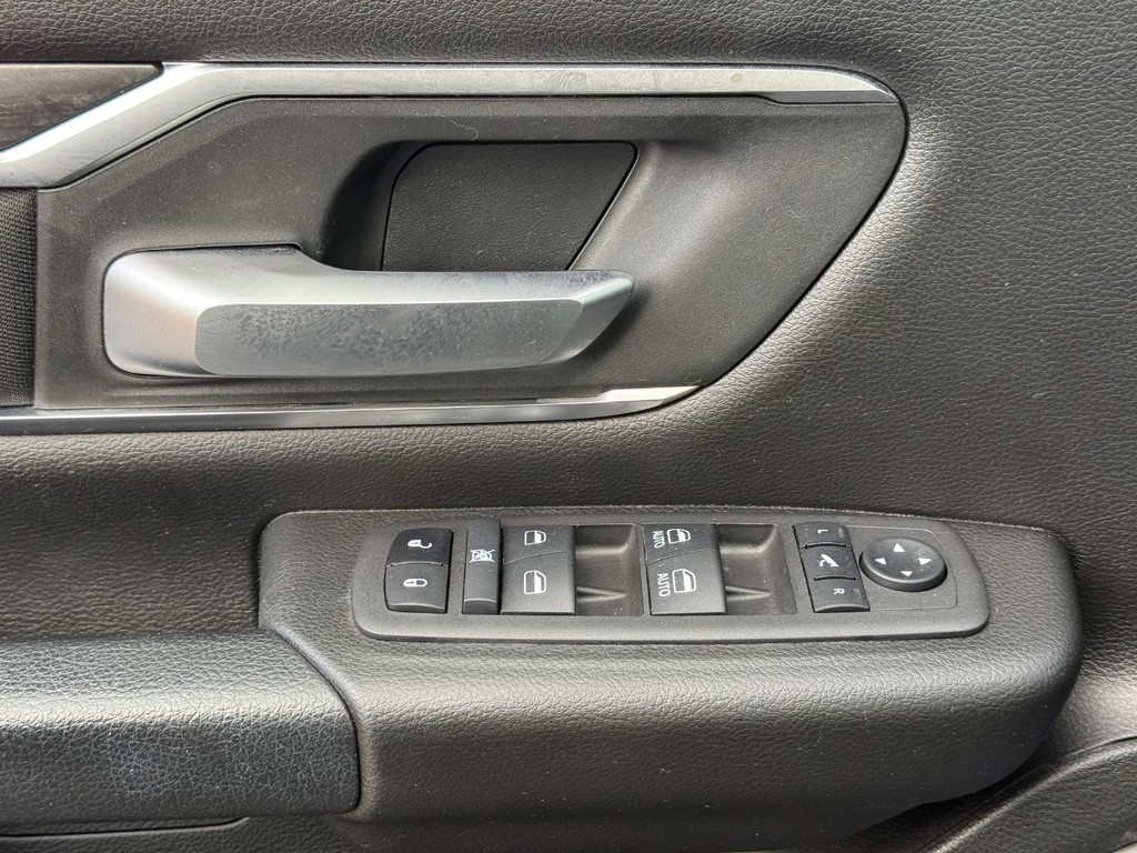 Ram 1500 Vehicle Full-screen Gallery Image 25