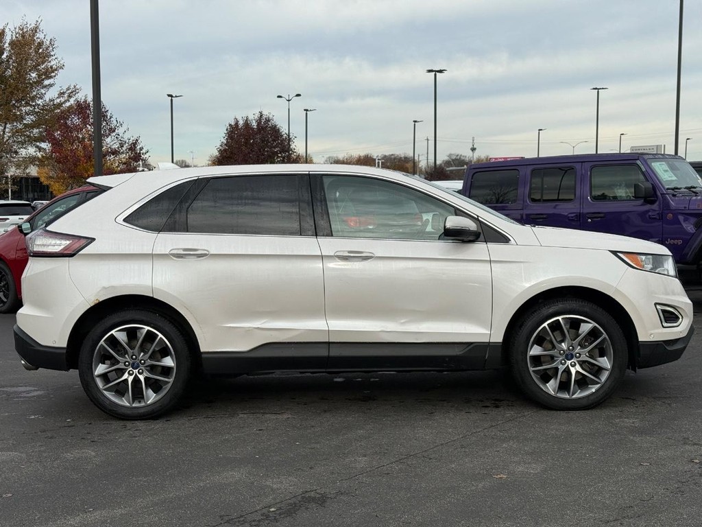 Ford Edge Vehicle Full-screen Gallery Image 03